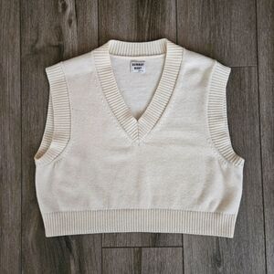 Aritzia Sunday Best Cropped Sweater Vest